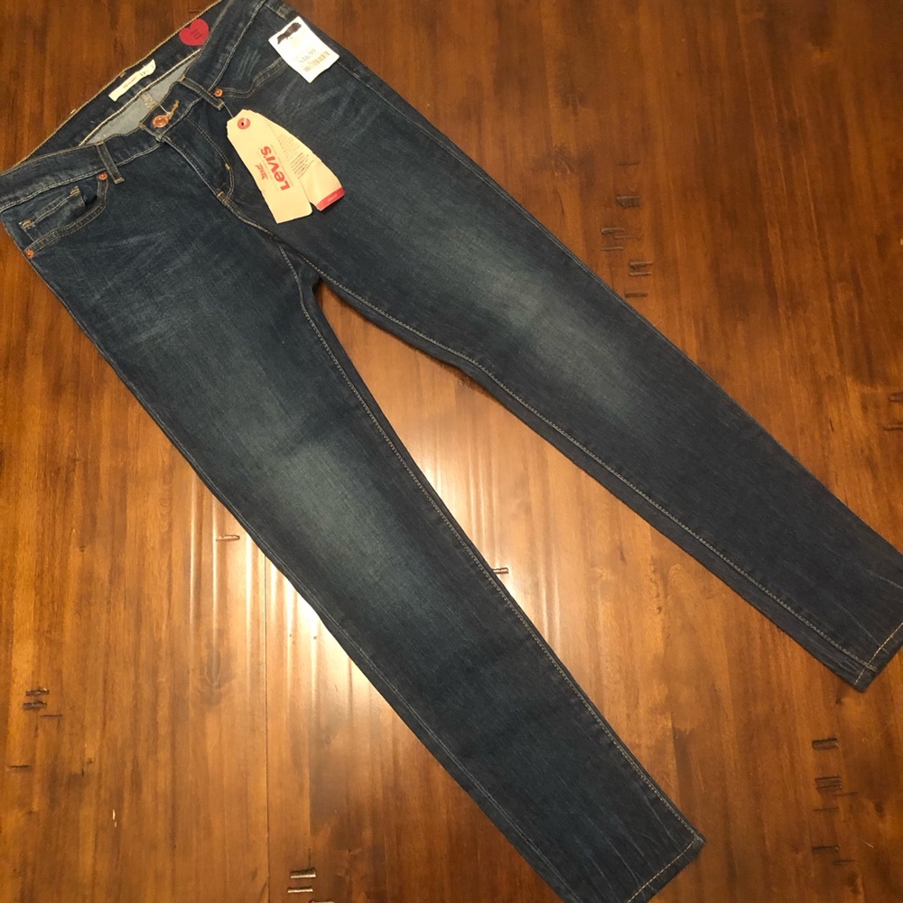 Levi’s 711 Skinny Jeans